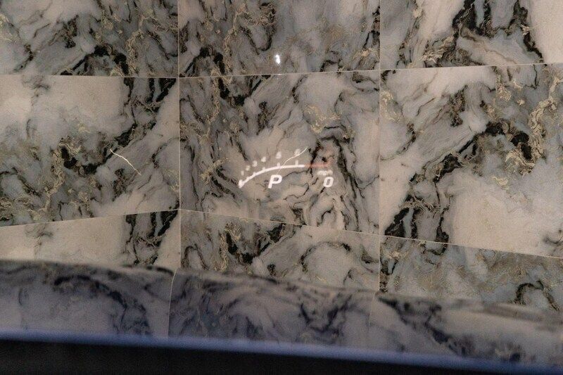 Image 3/4