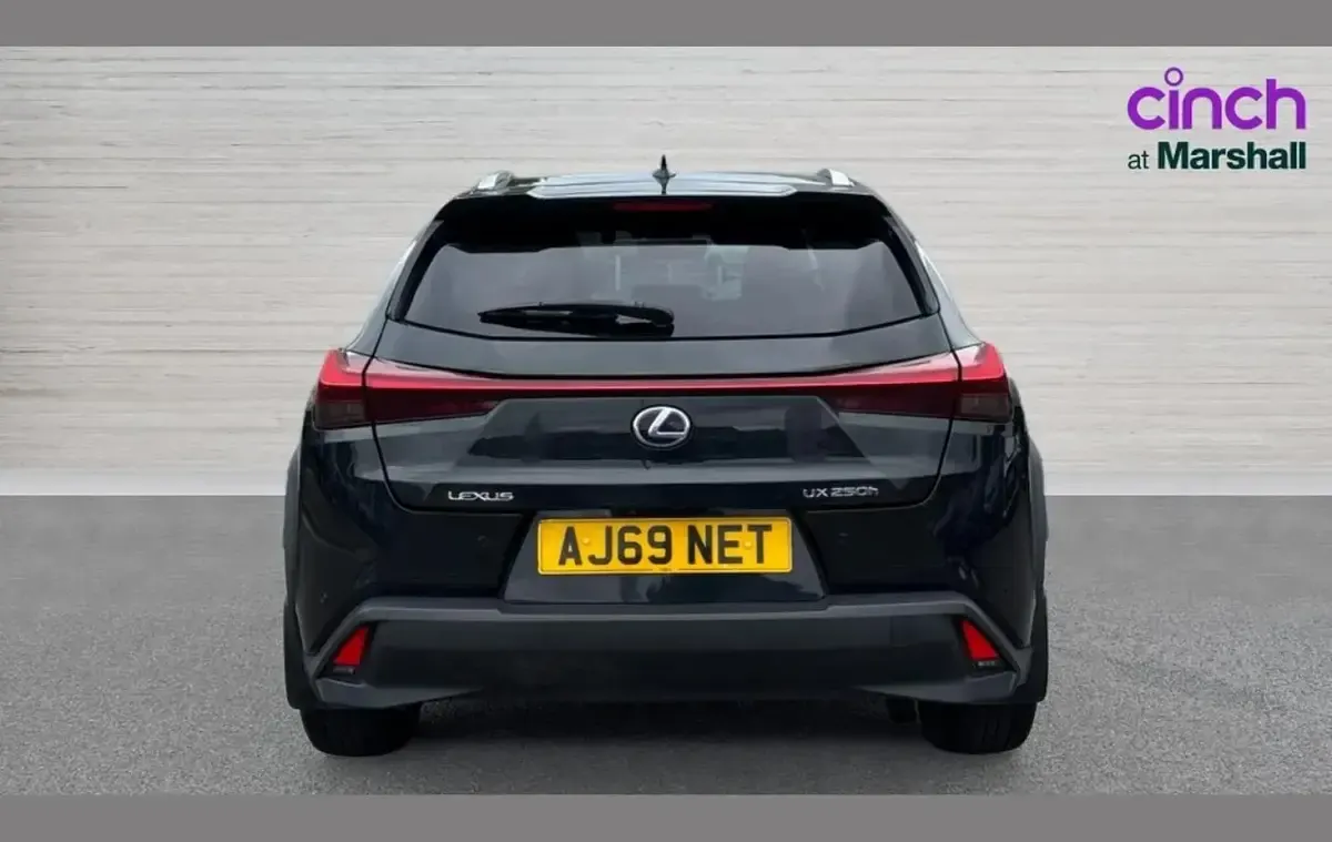 Used Lexus UX 250h 180 HP (132 kW) 2019 Black SUV