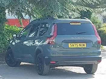 Used Dacia Jogger Extreme 109 HP (80 kW) 2025 Green MPV