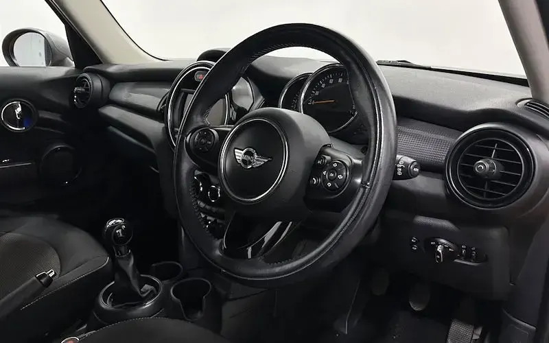 Used Mini Cooper Hatch 136 HP (100 kW) 2016 Orange Hatchback