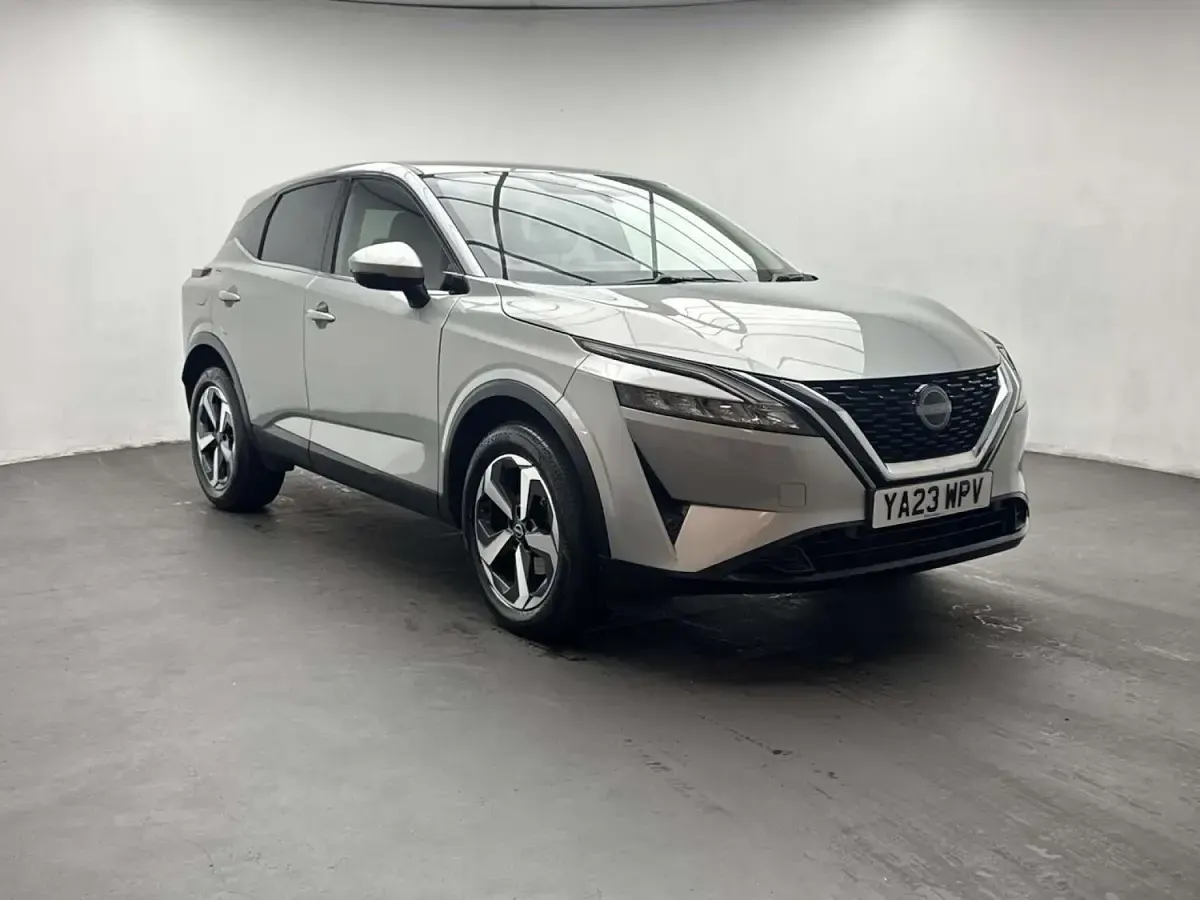 Used Nissan Qashqai N-Connecta 138 HP (101 kW) 2023 Silver SUV