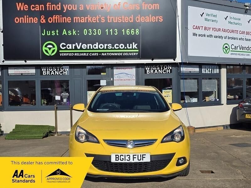 Used Vauxhall Astra GTC SRi 180 HP (132 kW) 2013 Yellow Hatchback