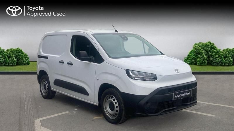 Icy white Used 2024 Toyota Proace City Active MPV | £15,989 (Fair price) - Image 1/4