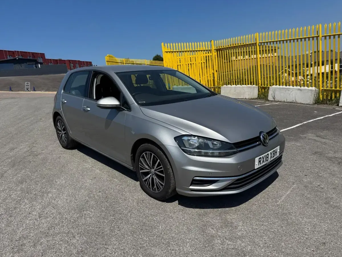 Used VW Golf VII SE 115 HP (84 kW) 2018 Silver Hatchback