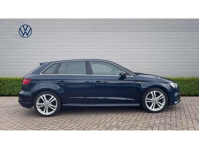 Usado Audi A3 S-Line 150 HP (110 kW) 2018 Azul Sedan