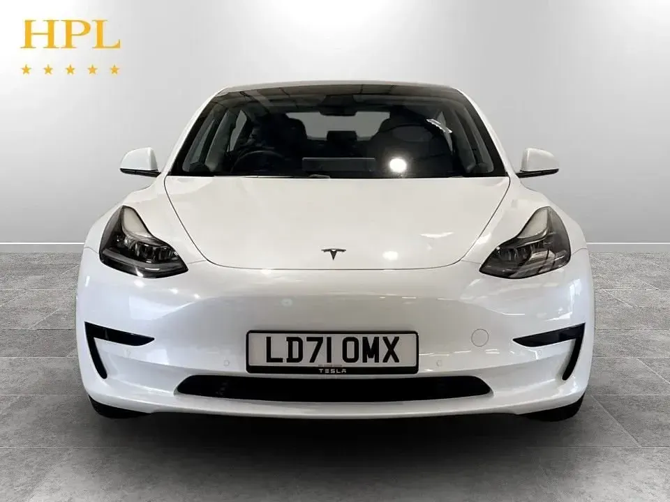 Używany Tesla Model 3 Standard Range 366 kW (498 KM) 2021 Biały Sedan/Limuzyna