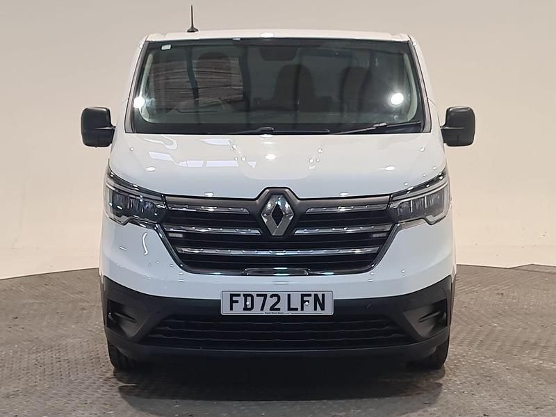 Used Renault Trafic Business 120 HP (88 kW) 2022 White MPV