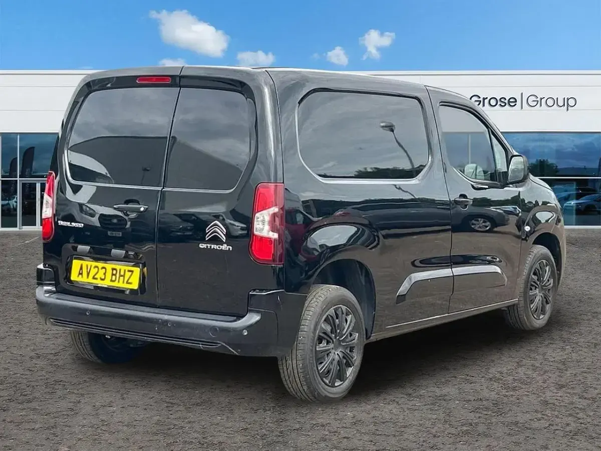 Used Citroën Berlingo 128 HP (94 kW) 2023 Black MPV