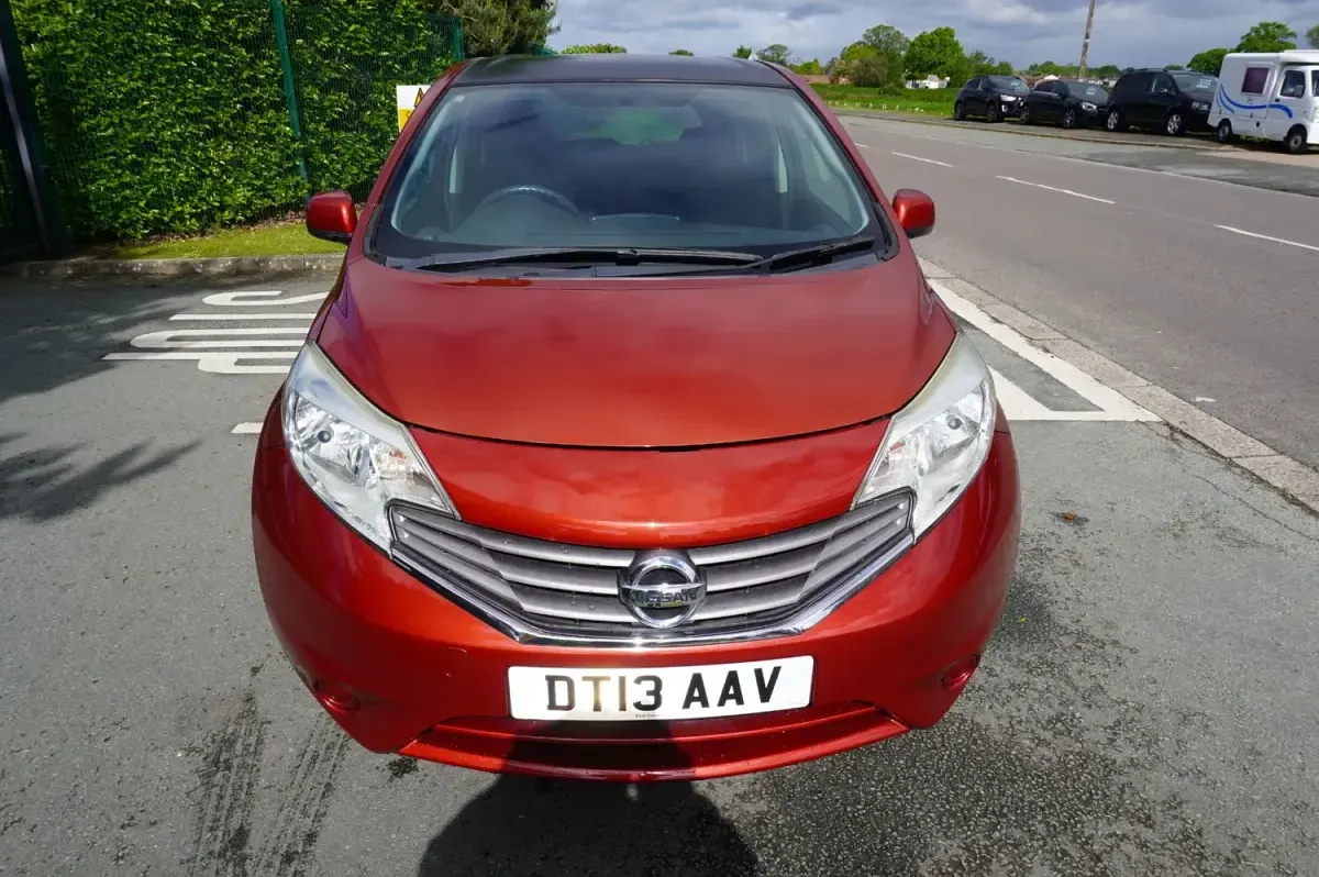 Używany Nissan Note Acenta 98 KM (72 kW) 2013 Czerwony Hatchback