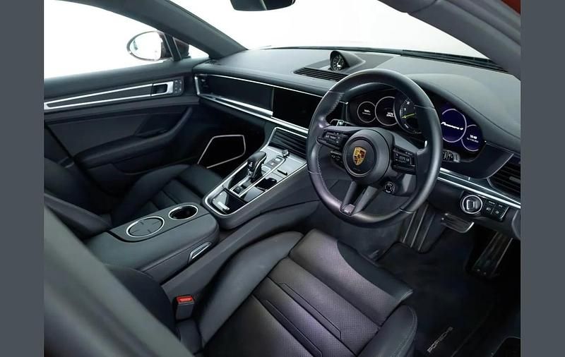 Used Porsche Panamera Platinum Edition 456 HP (335 kW) 2022 Red Hatchback