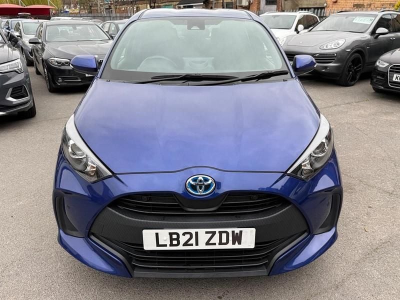 Used Toyota Yaris Hybrid 116 HP (85 kW) 2026 Blue Hatchback