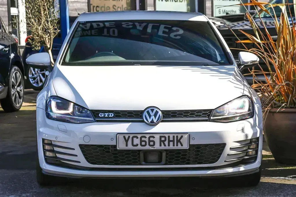 Used VW Golf VII GTD 184 HP (135 kW) 2016 White Hatchback