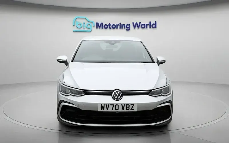 Second-hand VW Golf VIII R-line 150 CP (110 kW) 2024 Hatchback