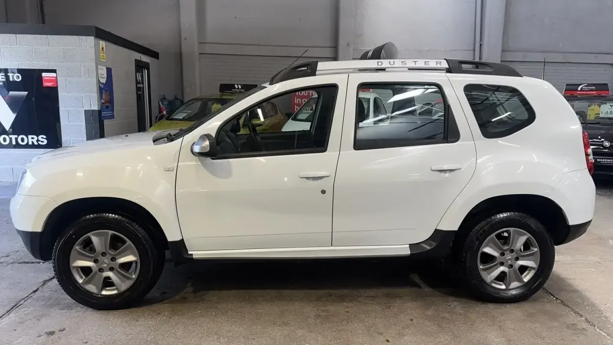 Used Dacia Duster Lauréate 110 HP (80 kW) 2018 White SUV