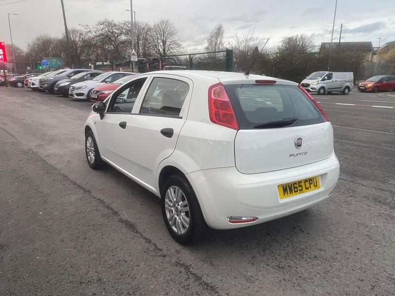 Used Fiat Punto Pop 69 HP (50 kW) 2015 White Hatchback
