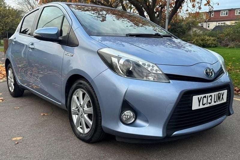 Used 2013 Toyota Yaris Hybrid T4 | £7,499 (Expensive) - Image 1/1