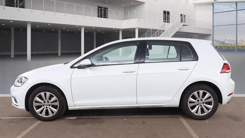 Begagnad VW Golf VII SE 150 HK (110 kW) 2017 Vit Halvkombi