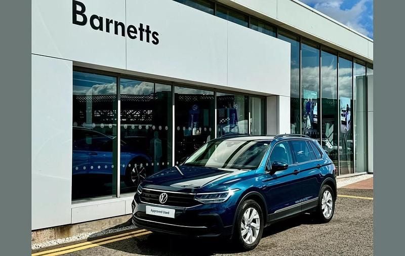 Blue Used 2022 VW Tiguan Life SUV | £21,999 (Good price) - Image 1/4