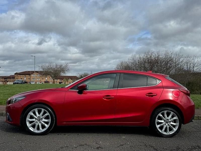 Begagnad Mazda 3 Inclusive 121 HK (88 kW) 2015 Röd Halvkombi