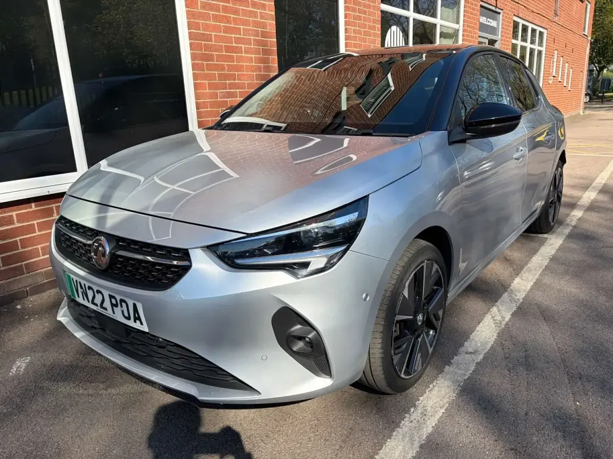 Usado Vauxhall Corsa-e Elite 100 kW (136 HP) 2022 Cinzento Citadino