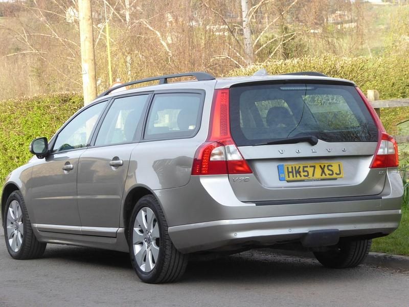 Used Volvo V70 SE 2008 Gold Estate