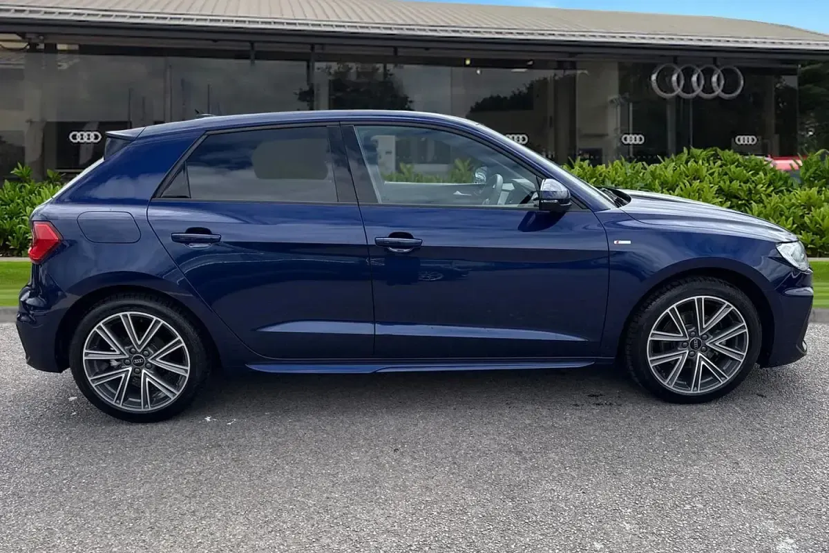 Używany Audi A1 S-Line 116 KM (85 kW) 2025 Niebieski SUV