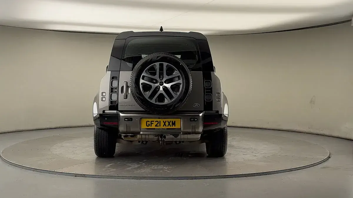 Used Land Rover Defender S 300 HP (220 kW) 2021 Gallium silver SUV