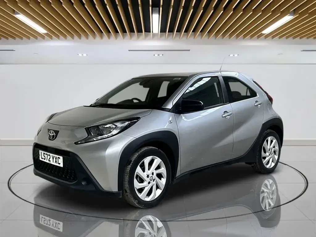 Used Toyota Aygo X PURE 72 HP (52 kW) 2022 Silver SUV