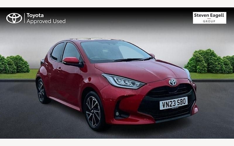 Used 2025 Toyota Yaris Hybrid Design Hatchback | £17,755 (Good price) - Image 1/3