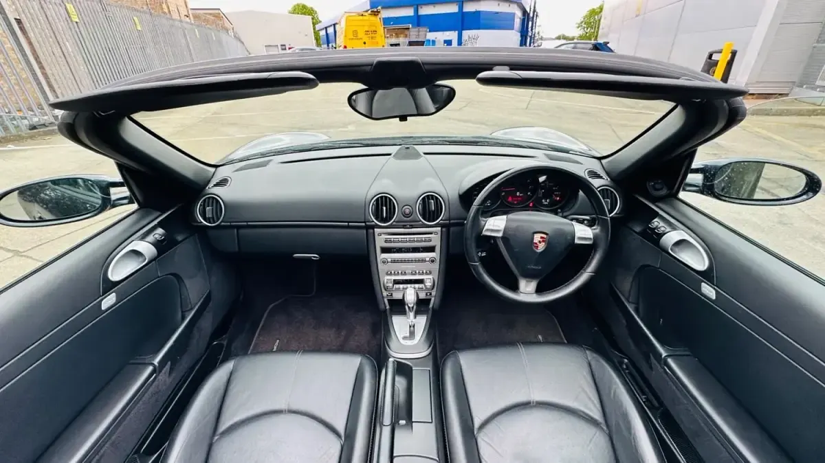 Begagnad Porsche Boxster 245 HK (180 kW) 2006 Grå Cab