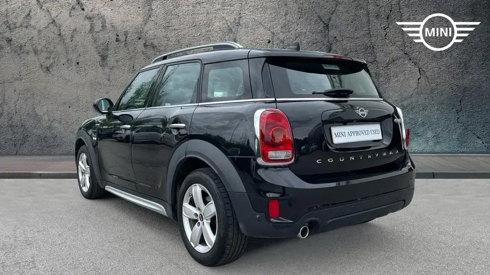 Usado Mini Cooper Countryman Classic 134 CV (98 kW) 2018 Negro SUV