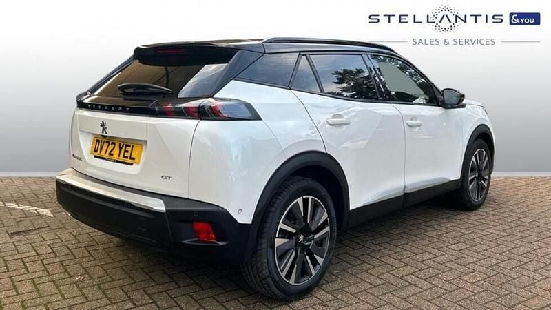 Used Peugeot e-2008 Premium 98 kW (134 HP) 2023 White SUV