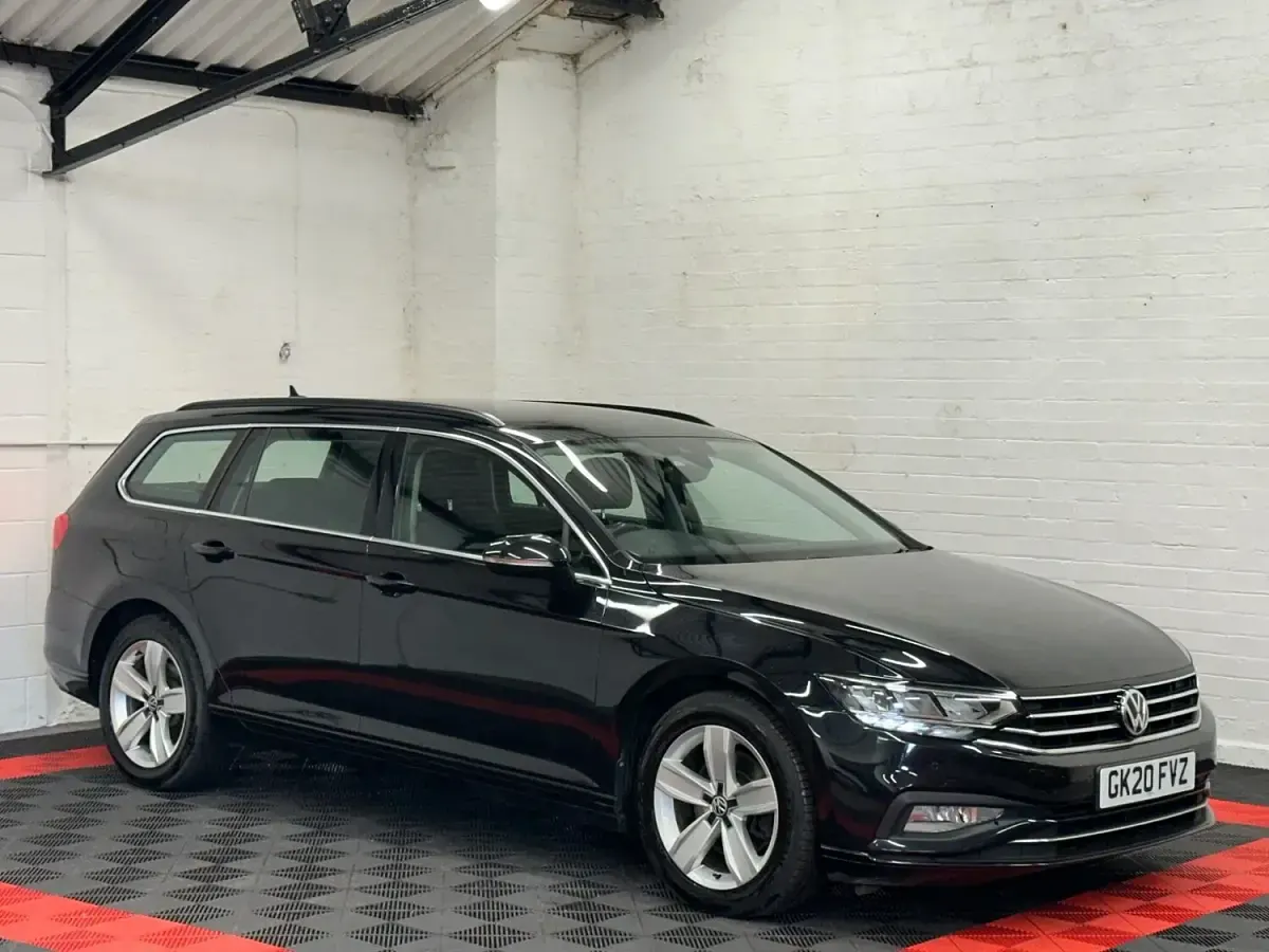 Used VW Passat SE 150 HP (110 kW) 2020 Black Estate