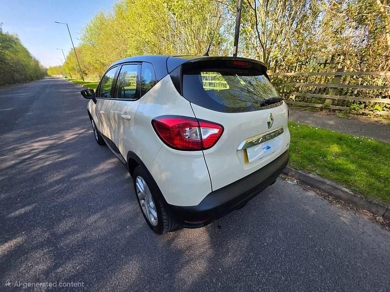 Second-hand Renault Captur Dynamique 90 CP (66 kW) 2016 Bej SUV