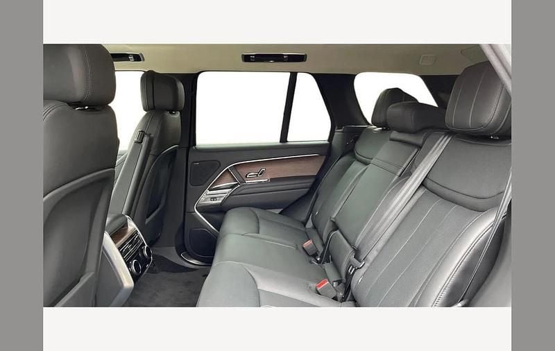 Used Land Rover Range Rover SE 300 HP (220 kW) 2024 Silver SUV