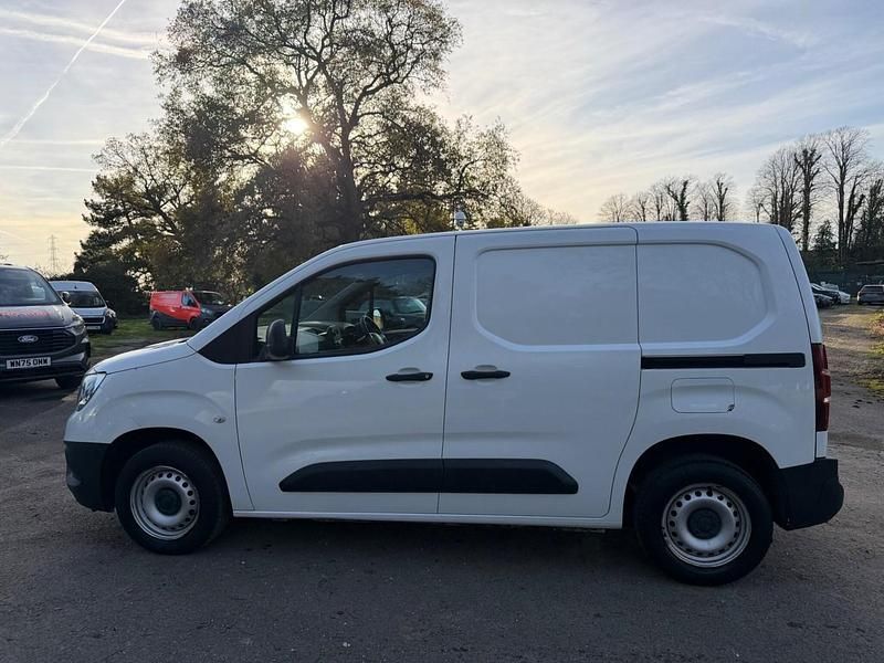 Used Vauxhall Combo Edition 100 HP (73 kW) 2019 White MPV