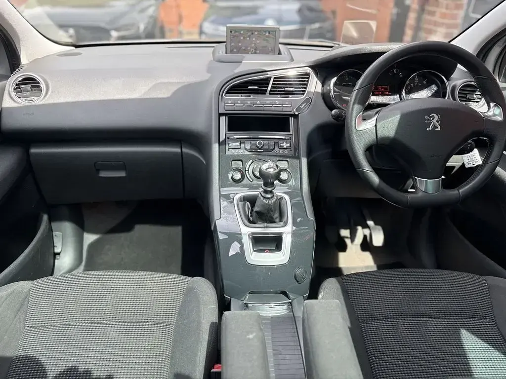 Used Peugeot 5008 Allure 120 HP (88 kW) 2015 Grey MPV