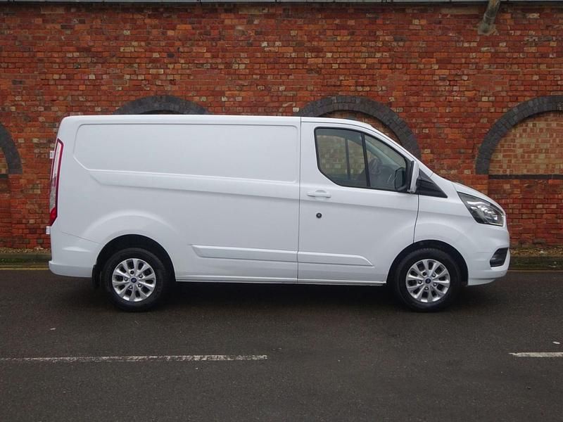 Used Ford Transit Custom Limited 130 HP (95 kW) 2020 White Van