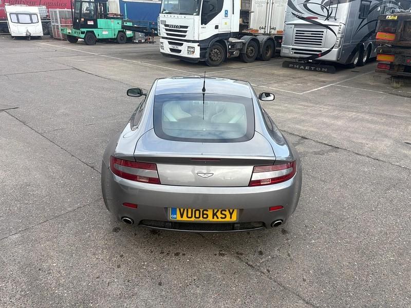 Usado Aston Martin Vantage 2006 Plateado Coupe