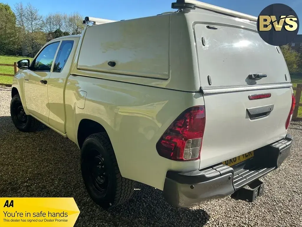Käytetty Toyota HiLux Active 150 HP (110 kW) 2017 Valkoinen Nouto