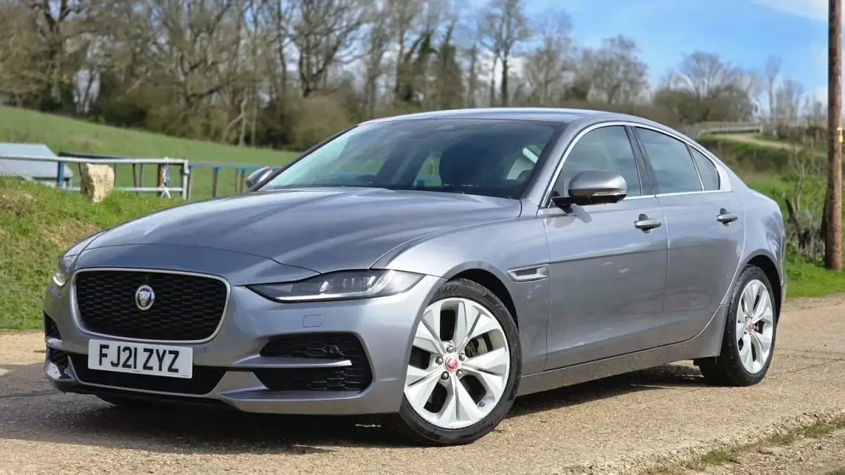 Begagnad Jaguar XE S 204 HK (150 kW) 2021 Grå Sedan