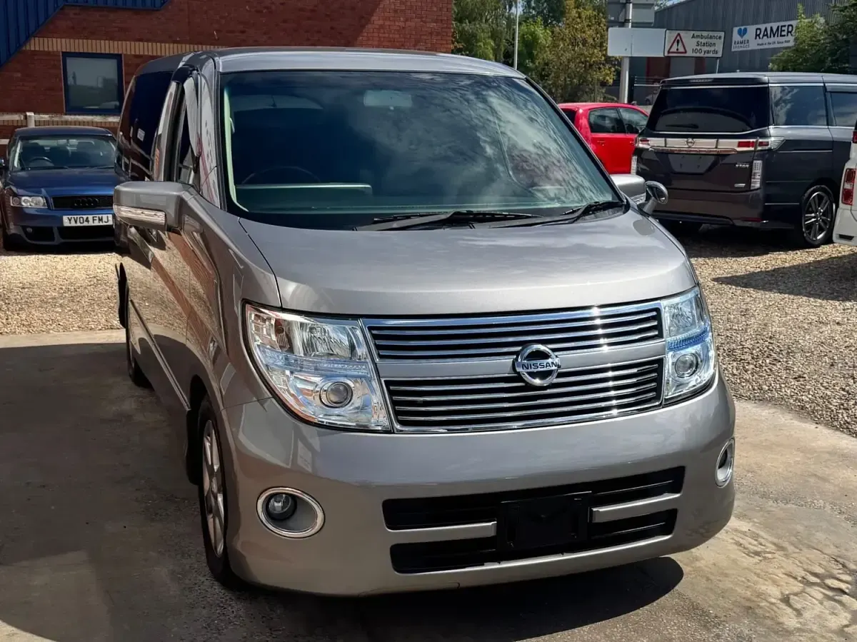 Used Nissan Elgrand 2009 Grey MPV
