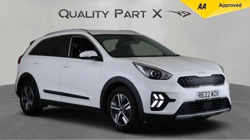 White Used 2022 Kia Niro 2 SUV | £13,775 (Good price) - Image 1/4