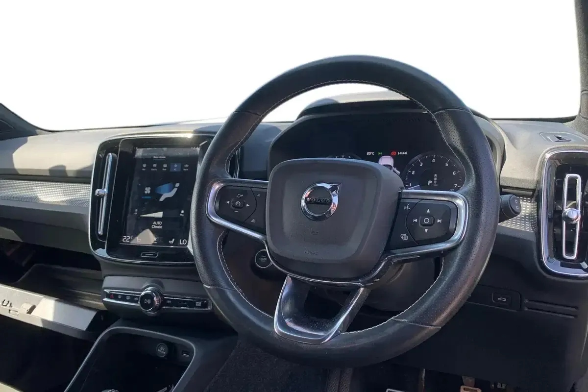 Used Volvo XC40 R-Design Pro 2021 White SUV