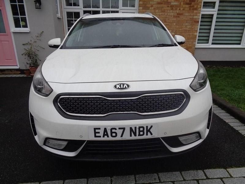 Used Kia Niro 139 HP (102 kW) 2017 White SUV