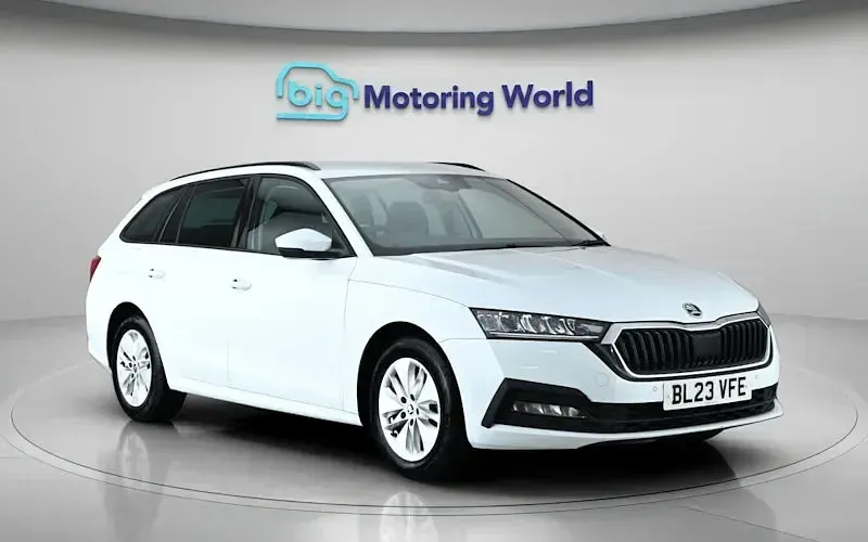 Used Skoda Octavia SE Technology 110 HP (80 kW) 2023 White Estate
