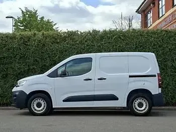 Used Citroën Berlingo 100 HP (73 kW) 2024 White MPV