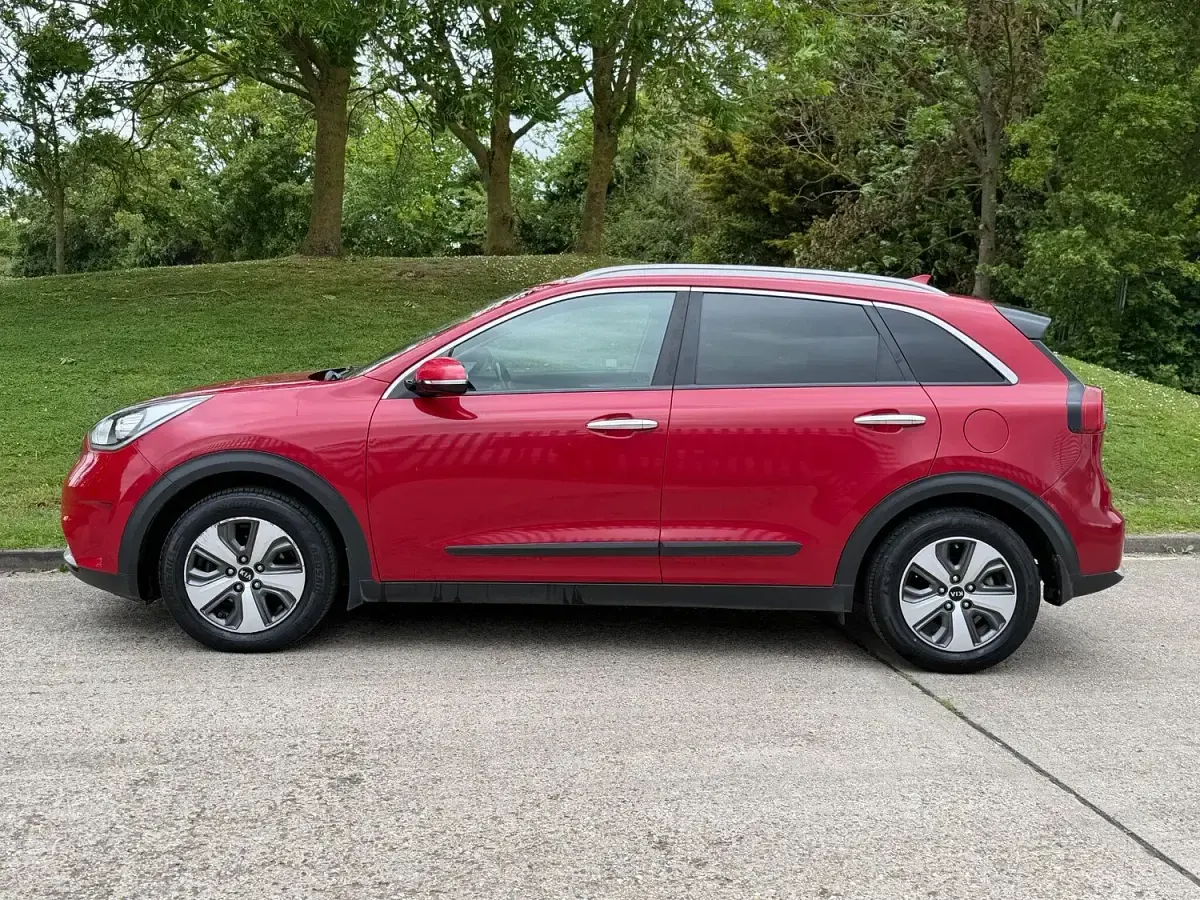 Used Kia Niro 139 HP (102 kW) 2018 Red SUV