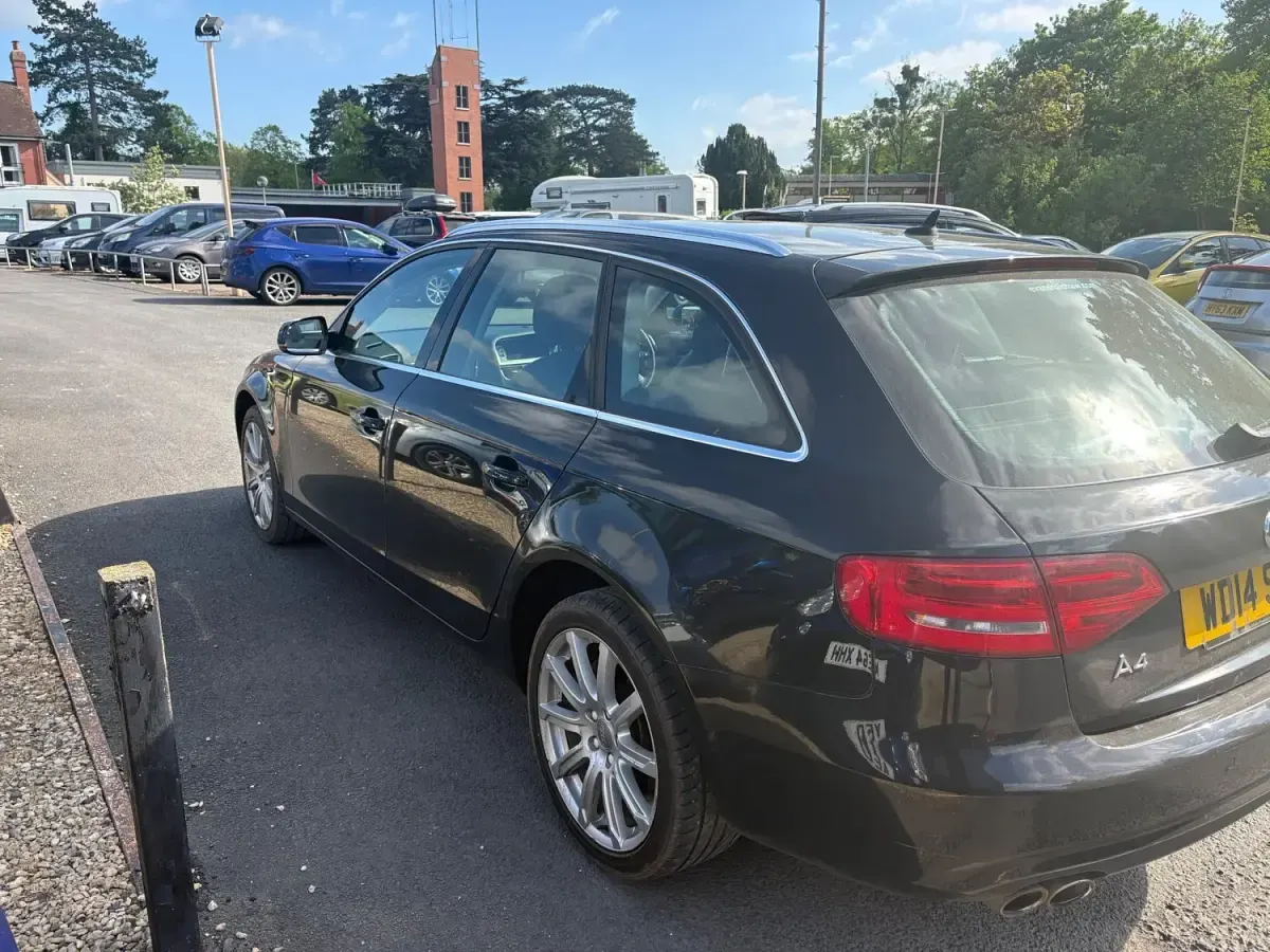 Usado Audi A4 Design 177 CV (130 kW) 2014 Negro Familiar