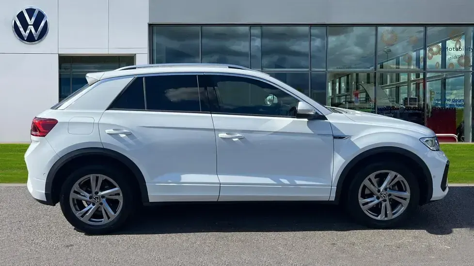 Used VW T-Roc R-line 150 HP (110 kW) 2024 Pure white SUV